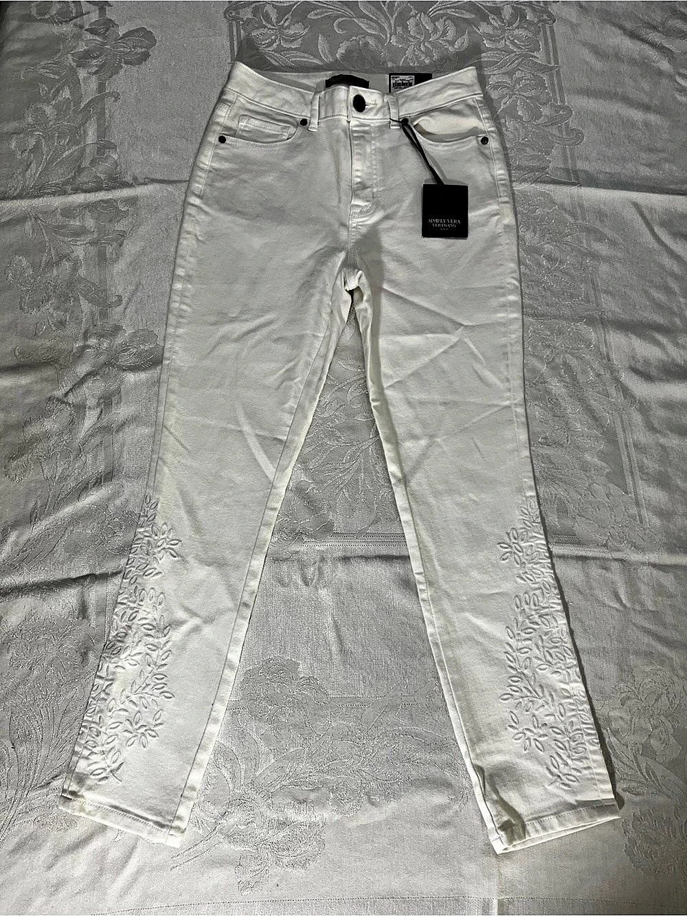 Simply Vera Wang Crop High Rise Embroidered White Size 4 Skinny Jean NWT